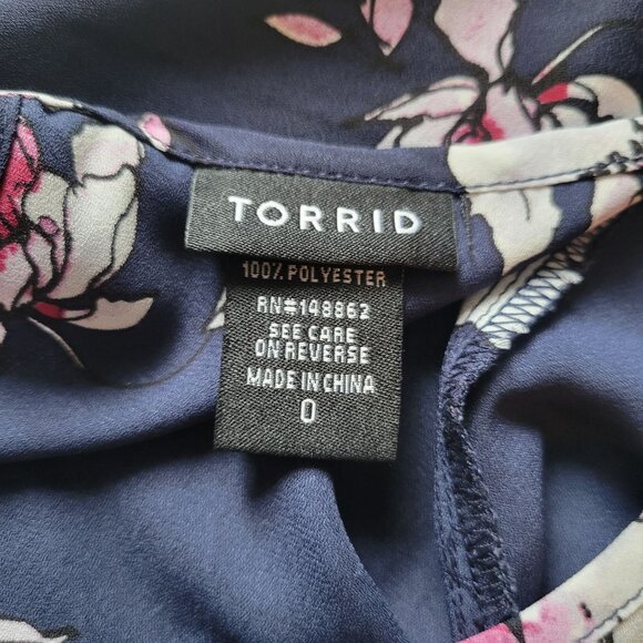 Torrid Floral Print Navy & Pink Short Sleeve Tunic Top Womens Size 0 Lightweight - Picture 4 of 8